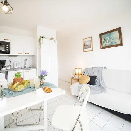 Port Athena By Interhome